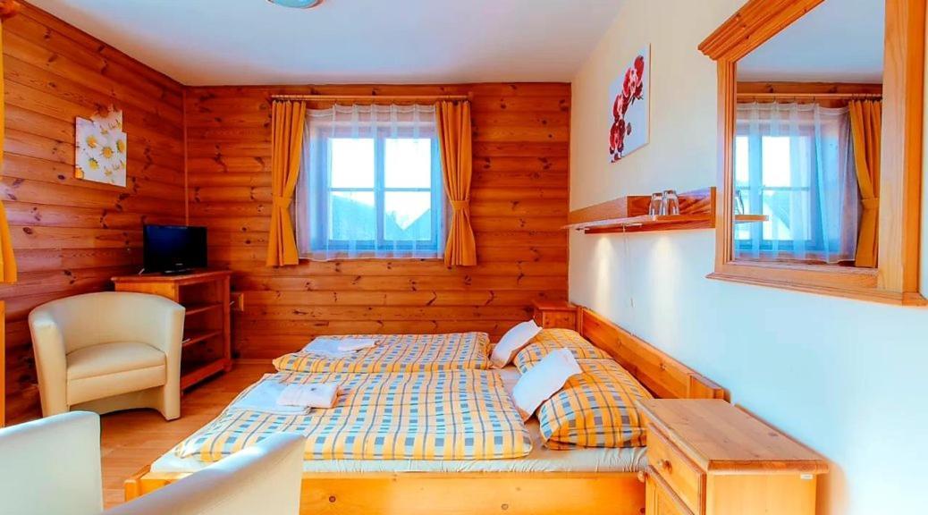 Penzion Una Liptovský Mikuláš Exterior foto