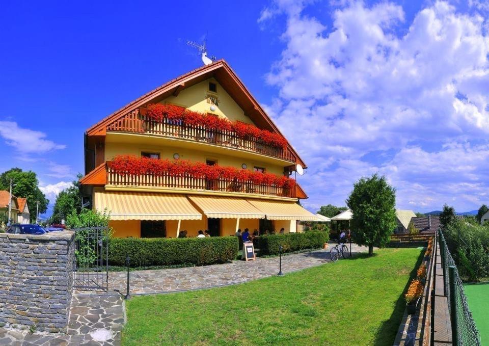 Penzion Una Liptovský Mikuláš Exterior foto